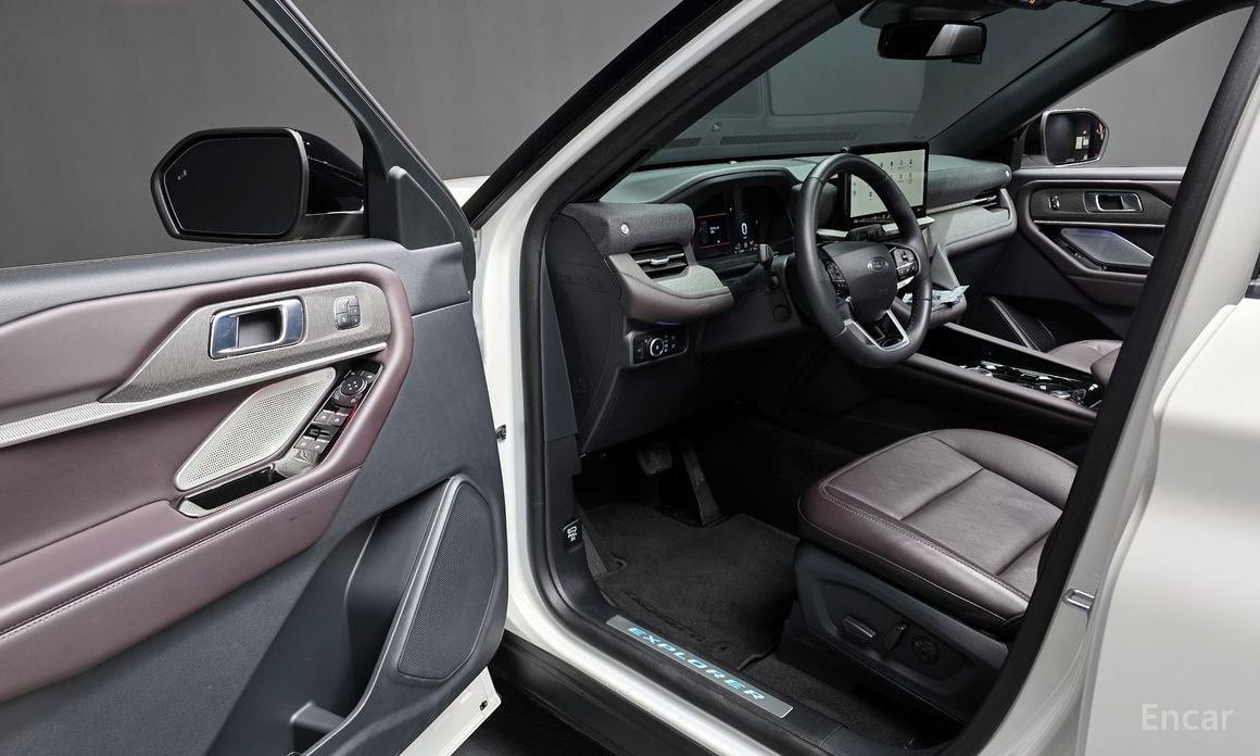 2024 Ford Explorer VI Рестайлинг 2.3 Platinum 4WD с пробегом 9 061 км