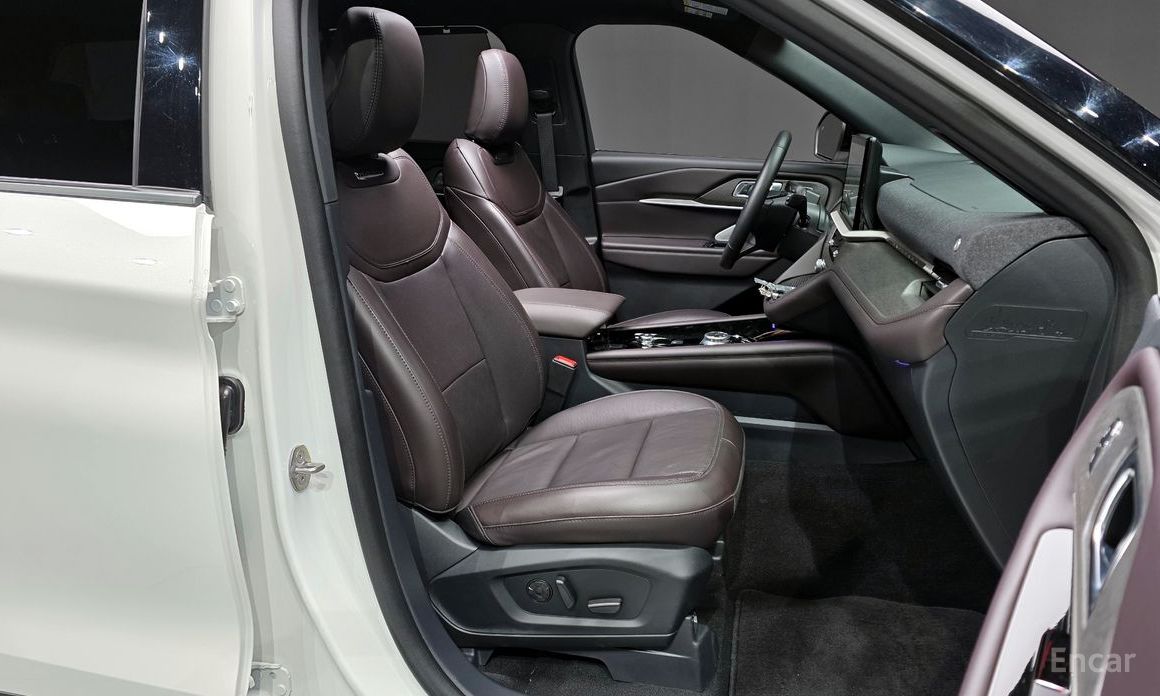 2024 Ford Explorer VI Рестайлинг 2.3 Platinum 4WD с пробегом 9 061 км