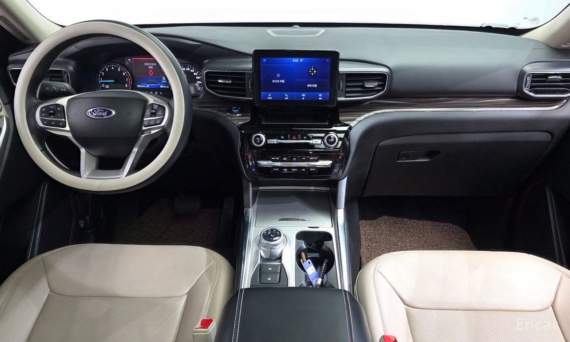 2023 Ford Explorer VI Рестайлинг 2.3 LimIted 4WD с пробегом 13 714 км
