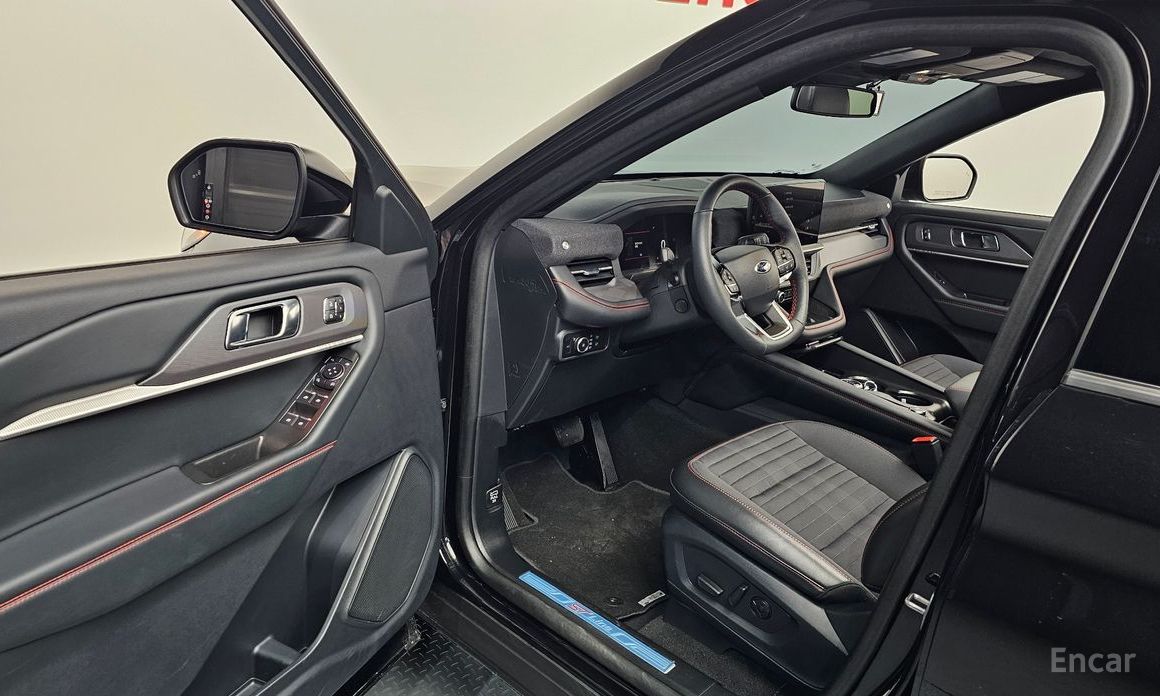 2024 Ford Explorer VI Рестайлинг 2.3 ST-Line 4WD с пробегом 4 707 км
