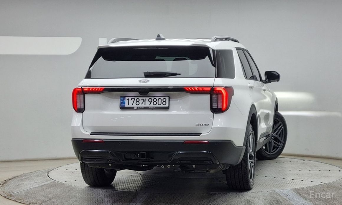 2024 Ford Explorer VI Рестайлинг 2.3 ST-Line 4WD с пробегом 12 074 км