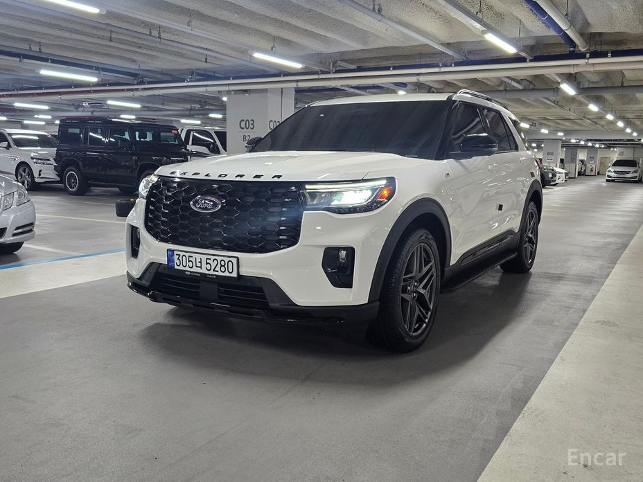 2024 Ford Explorer VI Рестайлинг 2.3 ST-Line 4WD с пробегом 15 788 км