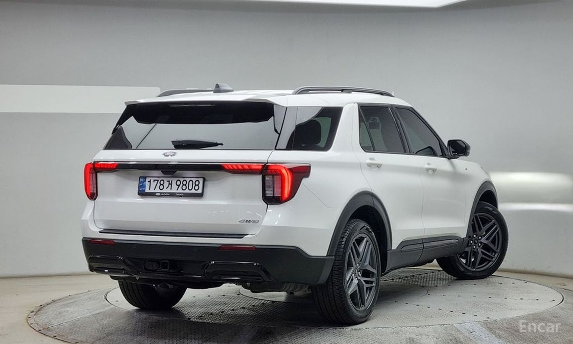 2024 Ford Explorer VI Рестайлинг 2.3 ST-Line 4WD с пробегом 12 074 км