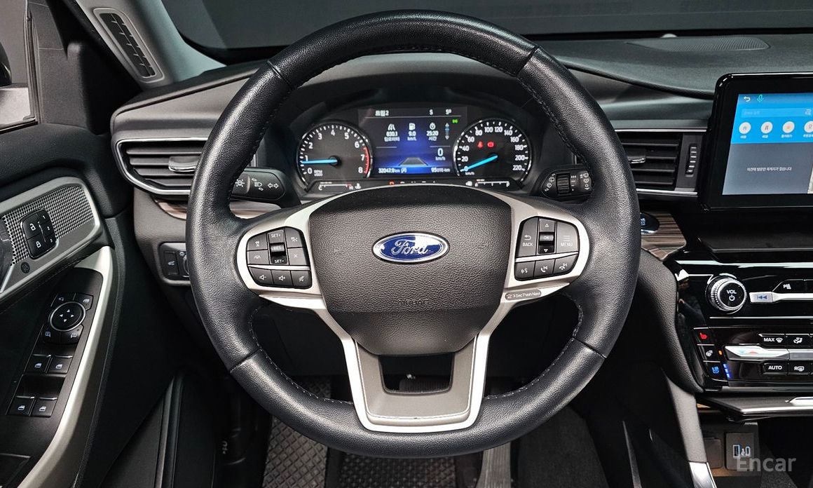 2022 Ford Explorer VI Рестайлинг 2.3 LimIted 4WD с пробегом 32 047 км