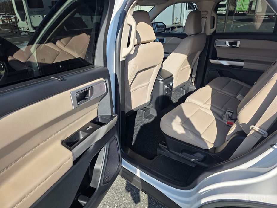 2023 Ford Explorer VI Рестайлинг 2.3 LimIted 4WD с пробегом 3 656 км