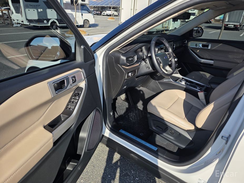 2023 Ford Explorer VI Рестайлинг 2.3 LimIted 4WD с пробегом 3 656 км