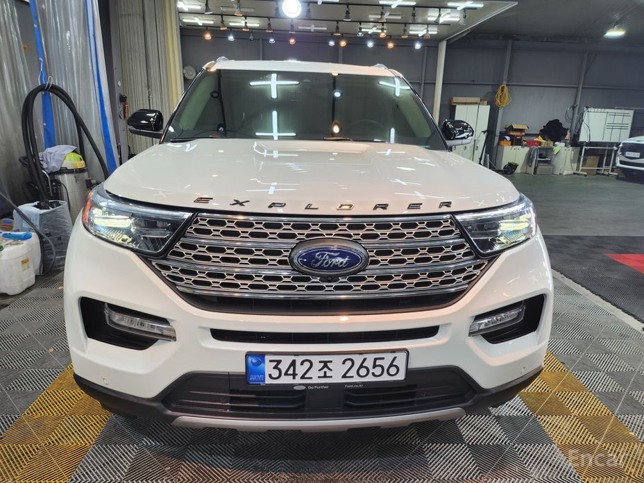 2023 Ford Explorer VI Рестайлинг 2.3 LimIted 4WD с пробегом 27 600 км