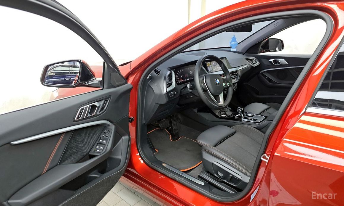 2021 BMW 1 серии III (F40) 118d Sport с пробегом 75 003 км