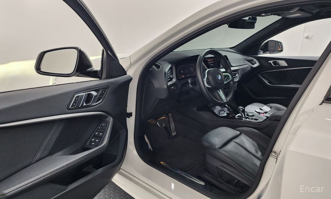 2022 BMW 1 серии III (F40) 120i M Sports с пробегом 43 403 км