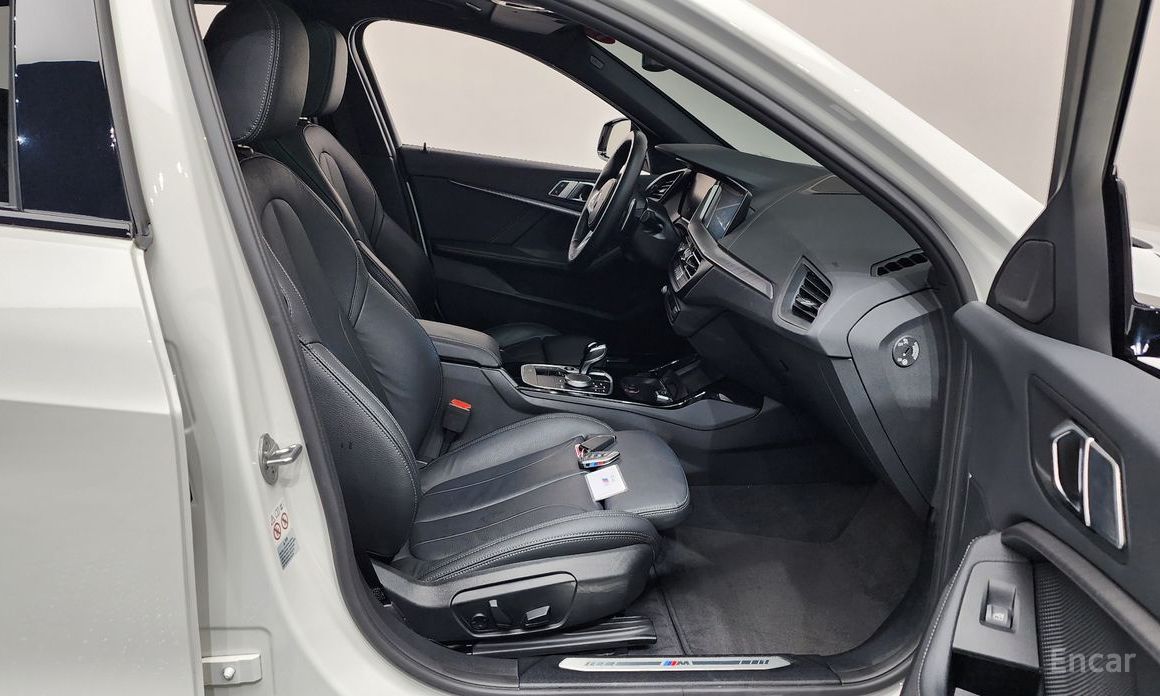 2022 BMW 1 серии III (F40) 120i M Sports с пробегом 43 403 км