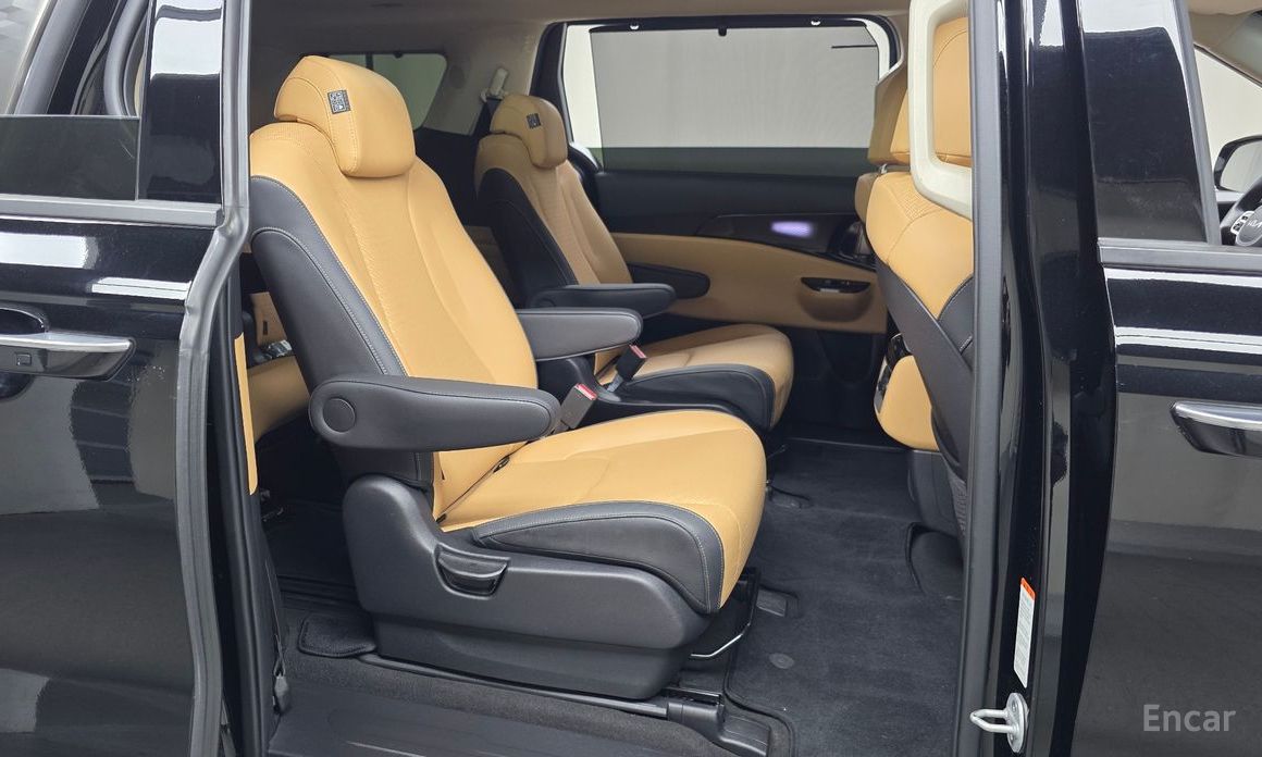 2023 Kia Carnival IV 9-Seater Signature с пробегом 40 924 км