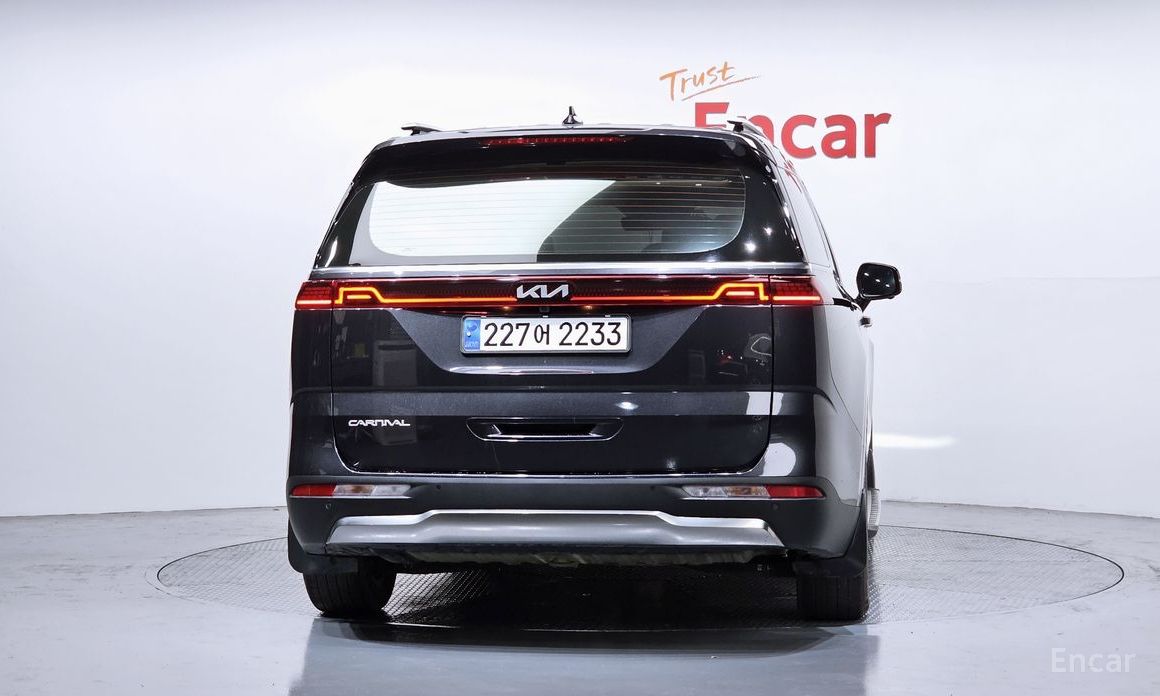 2023 Kia Carnival IV 9-Seater Signature с пробегом 13 584 км