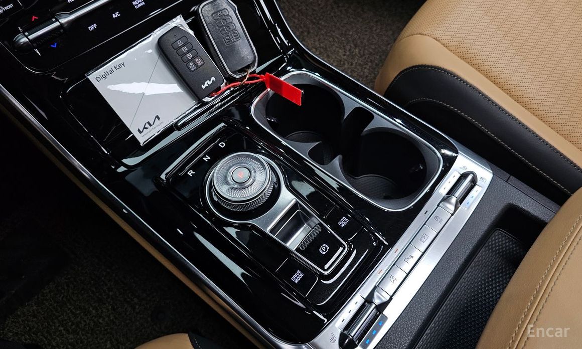 2023 Kia Carnival IV 9-Seater Signature с пробегом 13 584 км