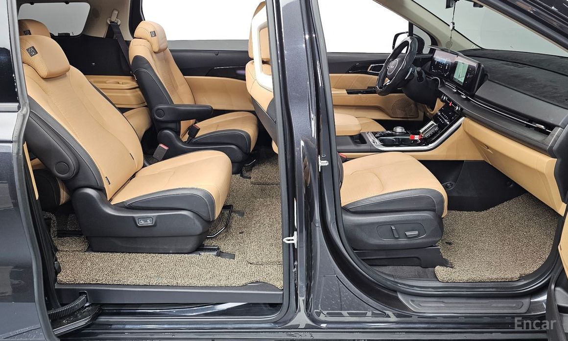 2023 Kia Carnival IV 9-Seater Signature с пробегом 13 584 км
