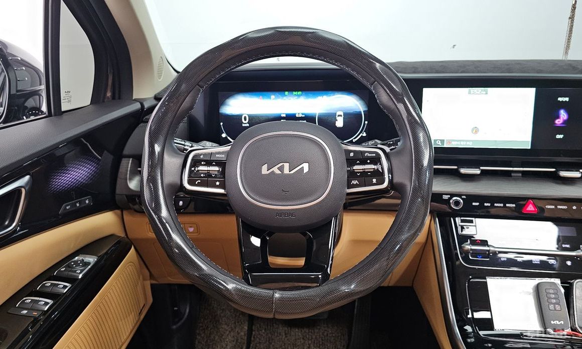 2023 Kia Carnival IV 9-Seater Signature с пробегом 13 584 км