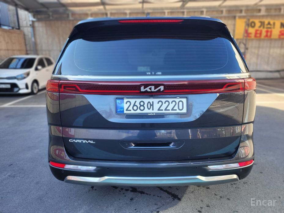 2023 Kia Carnival IV 9-Seater Signature с пробегом 61 294 км