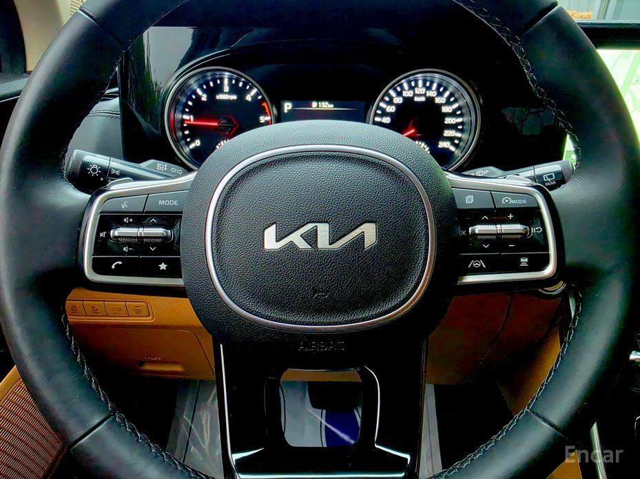 2023 Kia Carnival IV 9-Seater Noblesse с пробегом 24 355 км