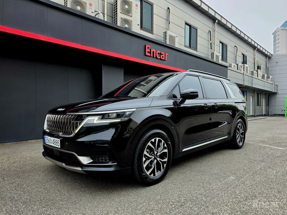 2023 Kia Carnival IV 9-Seater Noblesse с пробегом 24 355 км