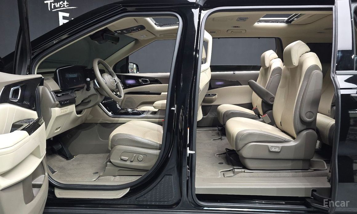 2023 Kia Carnival IV 9-Seater Signature с пробегом 40 292 км