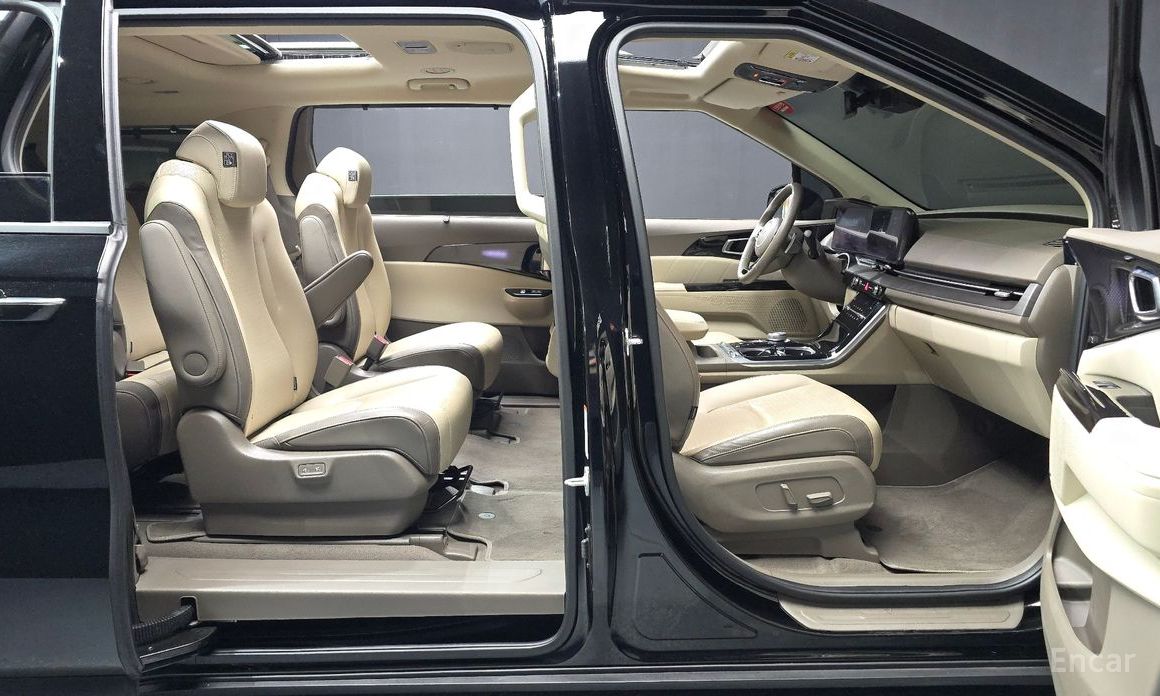 2023 Kia Carnival IV 9-Seater Signature с пробегом 40 292 км