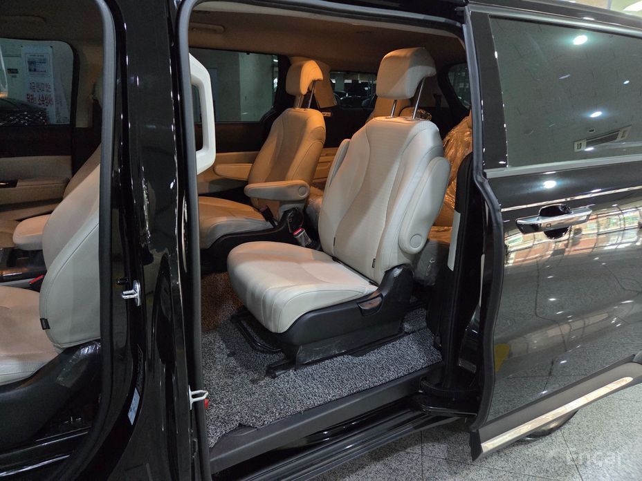 2023 Kia Carnival IV 9-Seater Signature с пробегом 84 120 км