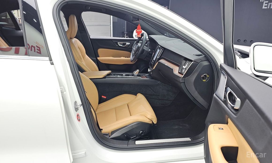 2022 Volvo S60 III B5 Inscription с пробегом 59 976 км
