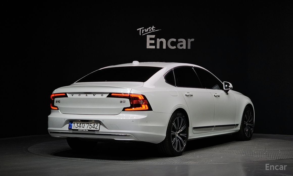 2023 Volvo S90 II Рестайлинг B5 Ultimate Bright с пробегом 28 780 км