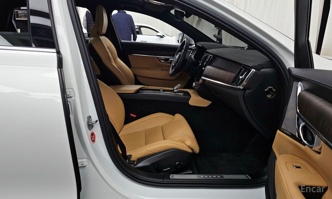 2023 Volvo S90 II Рестайлинг B5 Ultimate Bright с пробегом 28 780 км