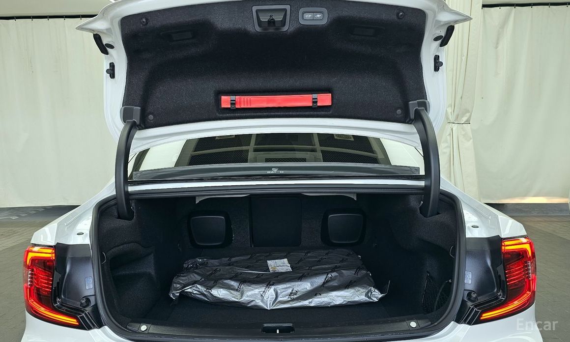 2023 Volvo S90 II Рестайлинг B5 Ultimate Bright с пробегом 28 780 км