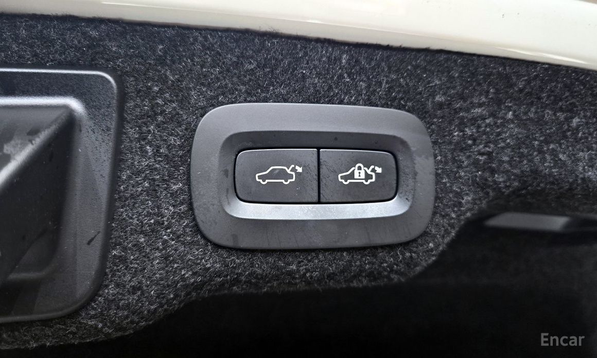 2021 Volvo S90 II Рестайлинг T8 AWD Inscription с пробегом 81 287 км