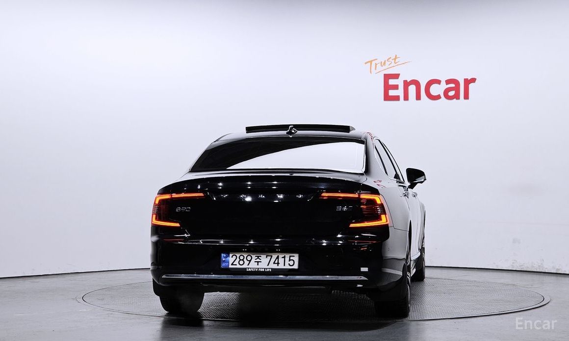 2023 Volvo S90 II Рестайлинг B6 AWD Ultimate Bright с пробегом 30 012 км