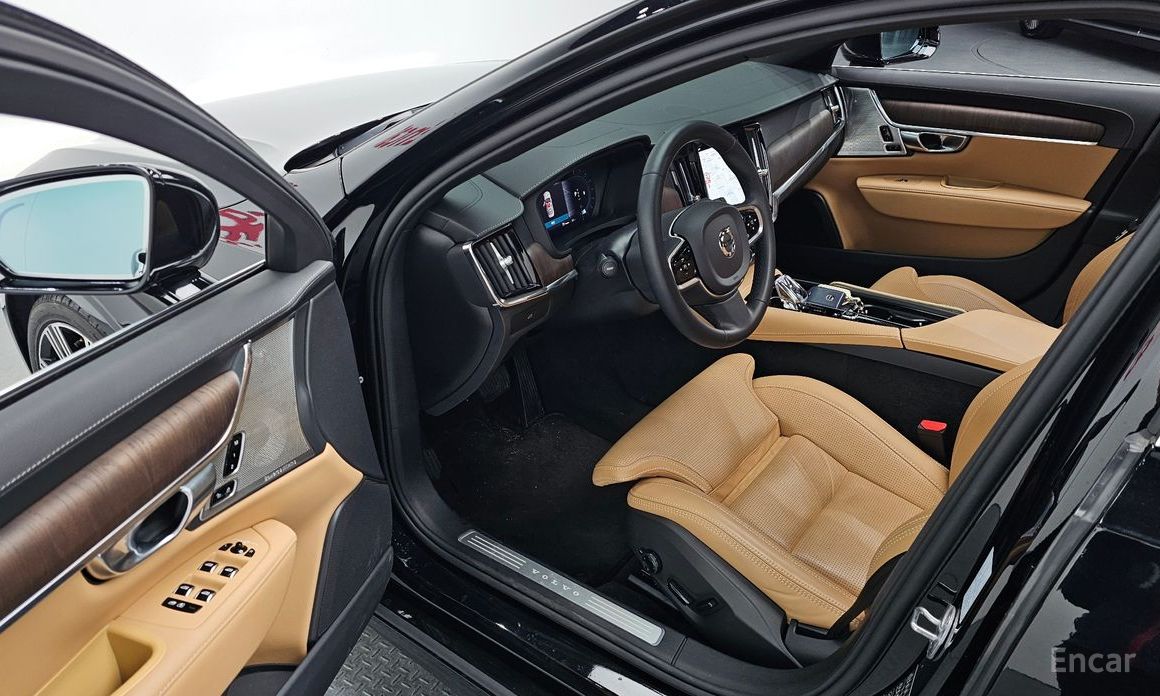 2023 Volvo S90 II Рестайлинг B6 AWD Ultimate Bright с пробегом 30 012 км