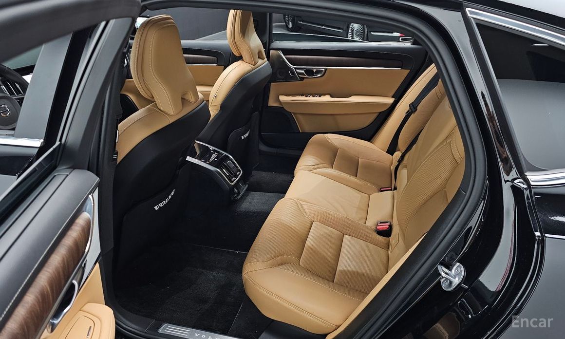 2023 Volvo S90 II Рестайлинг B6 AWD Ultimate Bright с пробегом 30 012 км