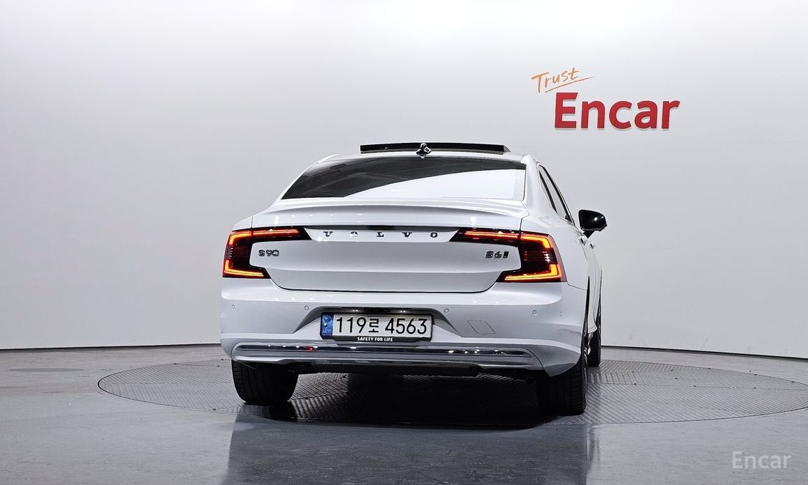 2023 Volvo S90 II Рестайлинг B6 AWD Ultimate Bright с пробегом 35 033 км