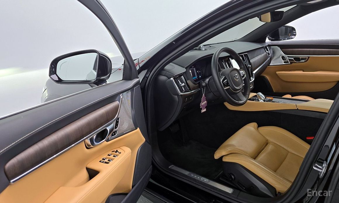 2022 Volvo S90 II Рестайлинг B6 AWD Inscription с пробегом 37 138 км