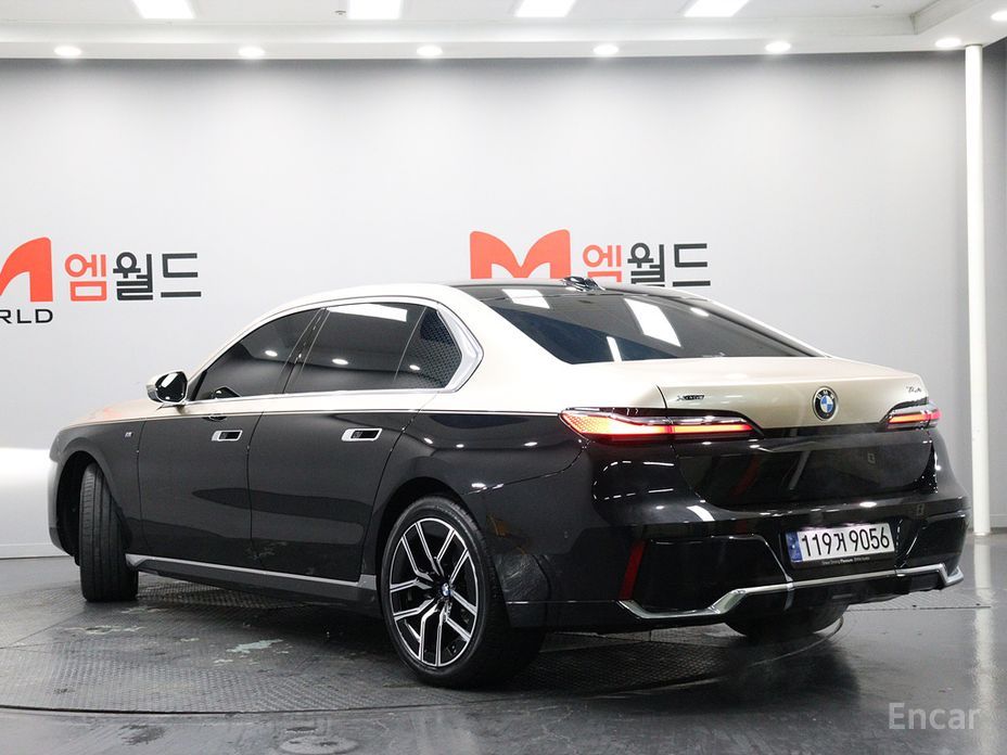 2025 BMW 7 серии VII (G70) 740i xDrive M Sport с пробегом 13 054 км