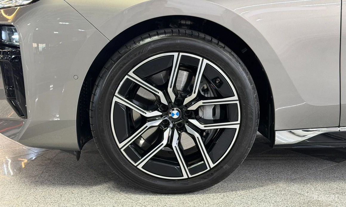 2024 BMW 7 серии VII (G70) 740i xDrive M Sport с пробегом 16 920 км