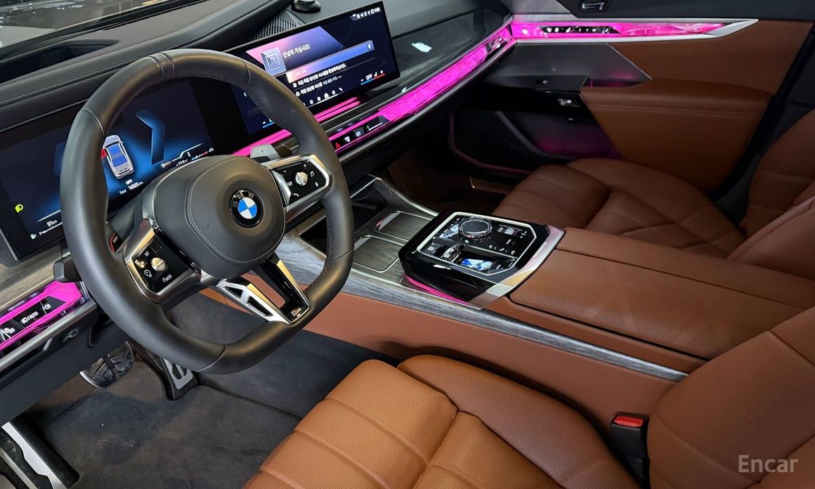 2024 BMW 7 серии VII (G70) 740i xDrive M Sport с пробегом 16 920 км