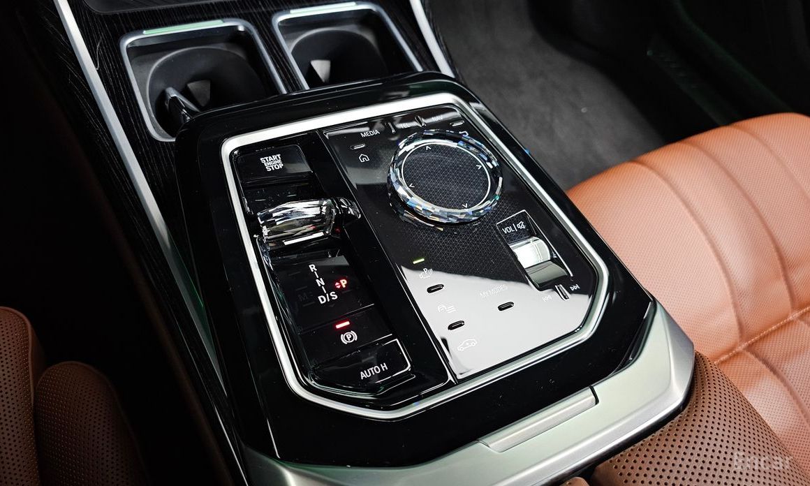 2025 BMW 7 серии VII (G70) 740d xDrive M Sport с пробегом 9 567 км