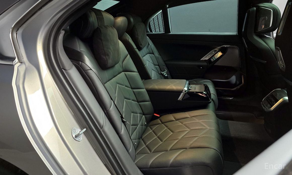 2023 BMW 7 серии VII (G70) 740i xDrive M Sport Limited с пробегом 12 228 км