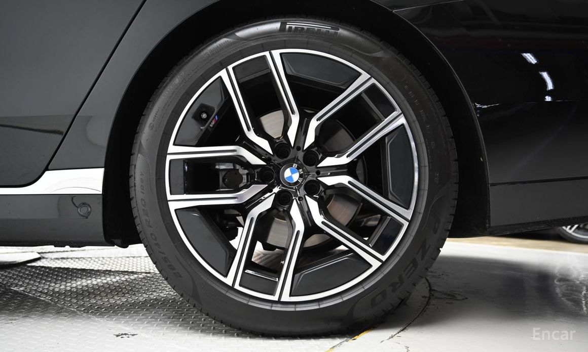 2025 BMW 7 серии VII (G70) 740d xDrive M Sport с пробегом 5 941 км