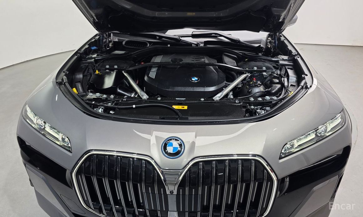 2024 BMW 7 серии VII (G70) 750e xDrive M Sport с пробегом 17 737 км