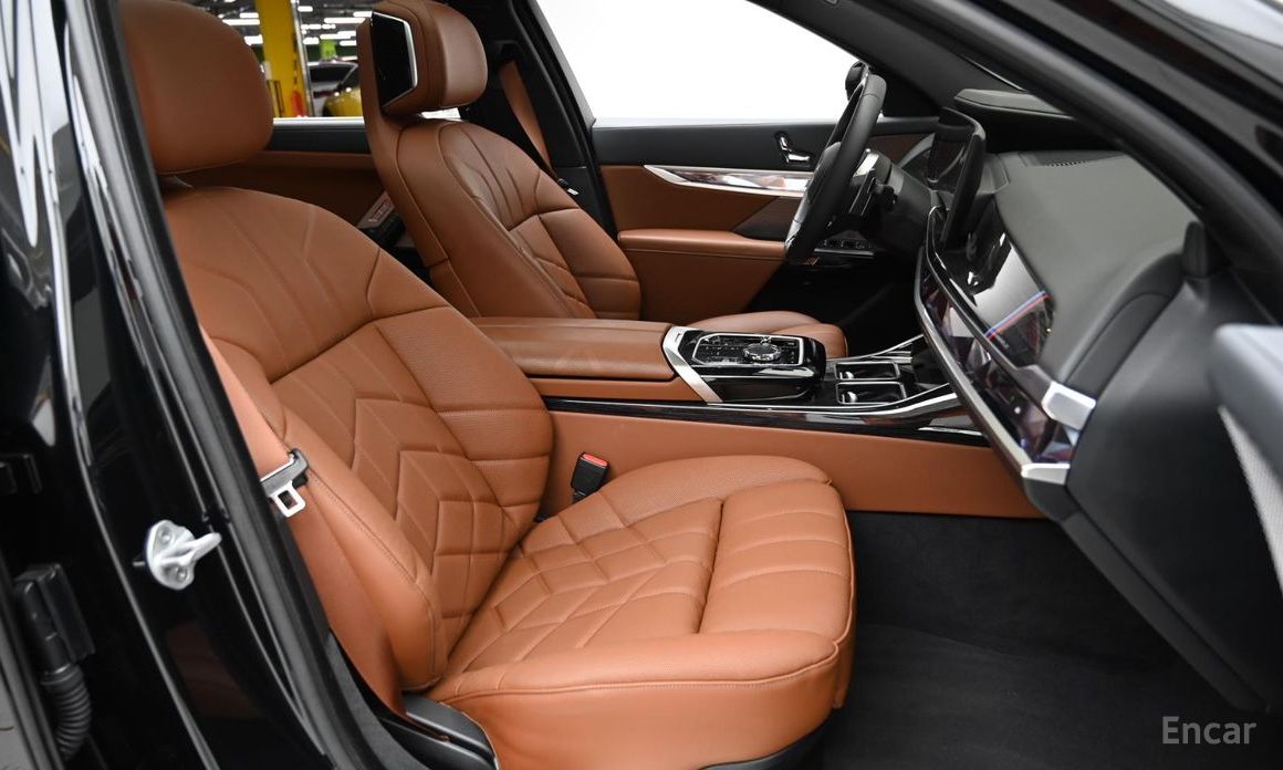 2025 BMW 7 серии VII (G70) 740d xDrive M Sport с пробегом 5 941 км