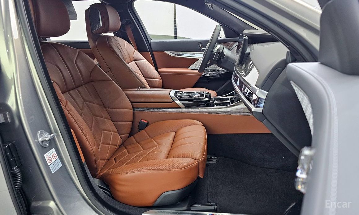 2024 BMW 7 серии VII (G70) 750e xDrive M Sport с пробегом 17 737 км