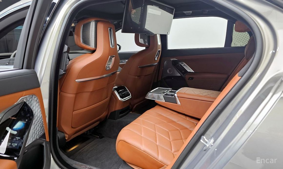 2024 BMW 7 серии VII (G70) 750e xDrive M Sport с пробегом 17 737 км