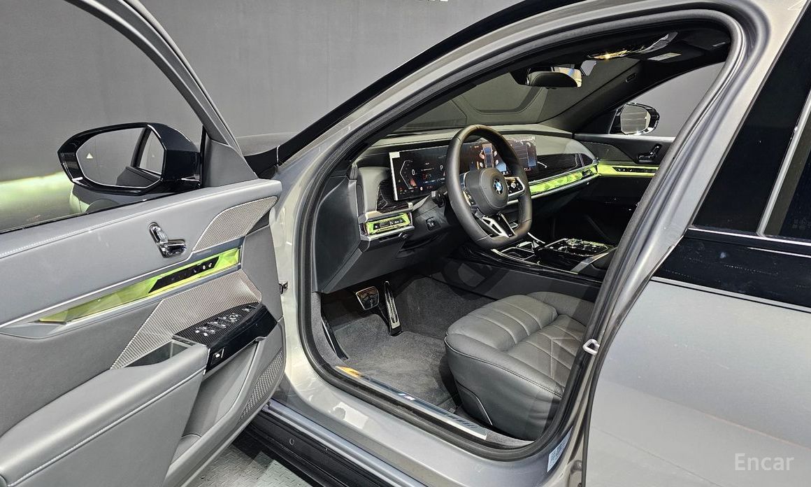 2025 BMW 7 серии VII (G70) 740d xDrive M Sport с пробегом 10 229 км