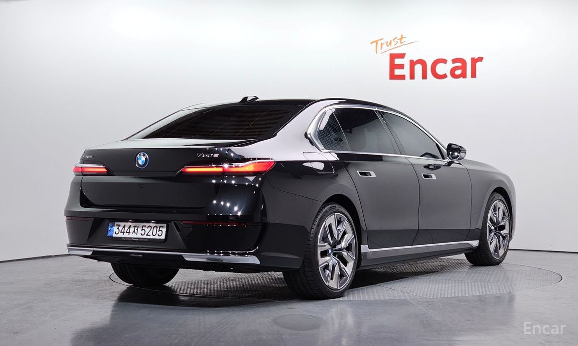2023 BMW 7 серии VII (G70) 750e xDrive Design Pure Excellence с пробегом 20 401 км