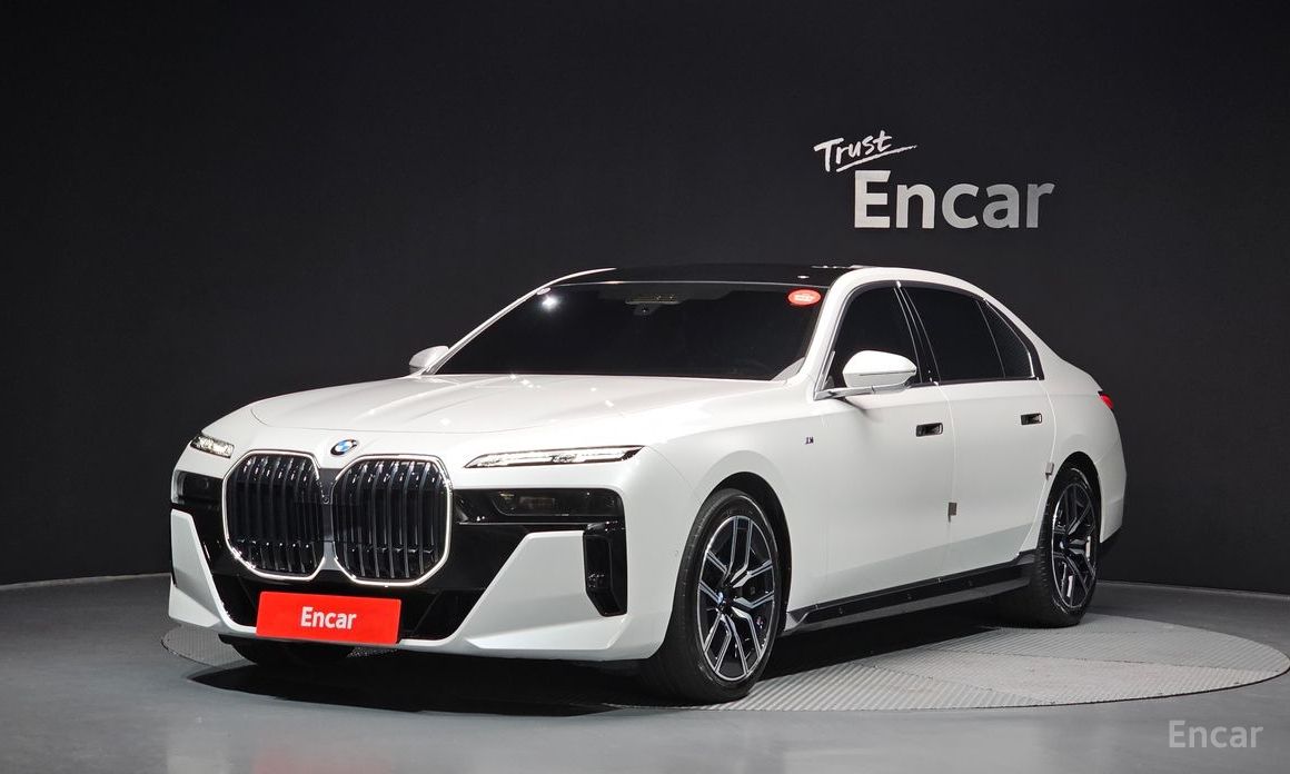 2025 BMW 7 серии VII (G70) 740i xDrive M Sport с пробегом 20 255 км