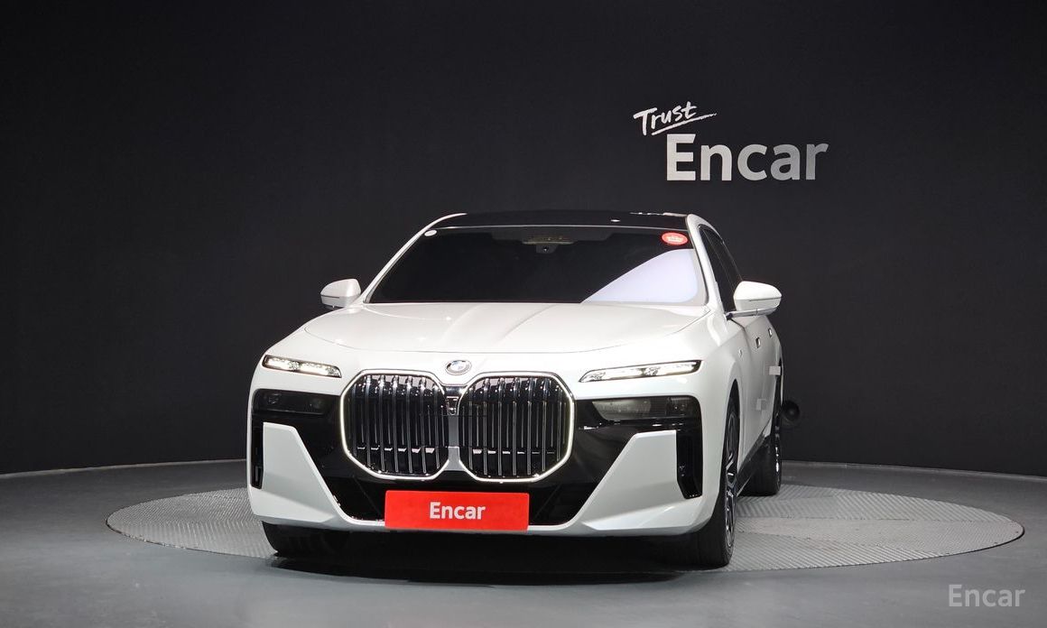 2025 BMW 7 серии VII (G70) 740i xDrive M Sport с пробегом 20 255 км