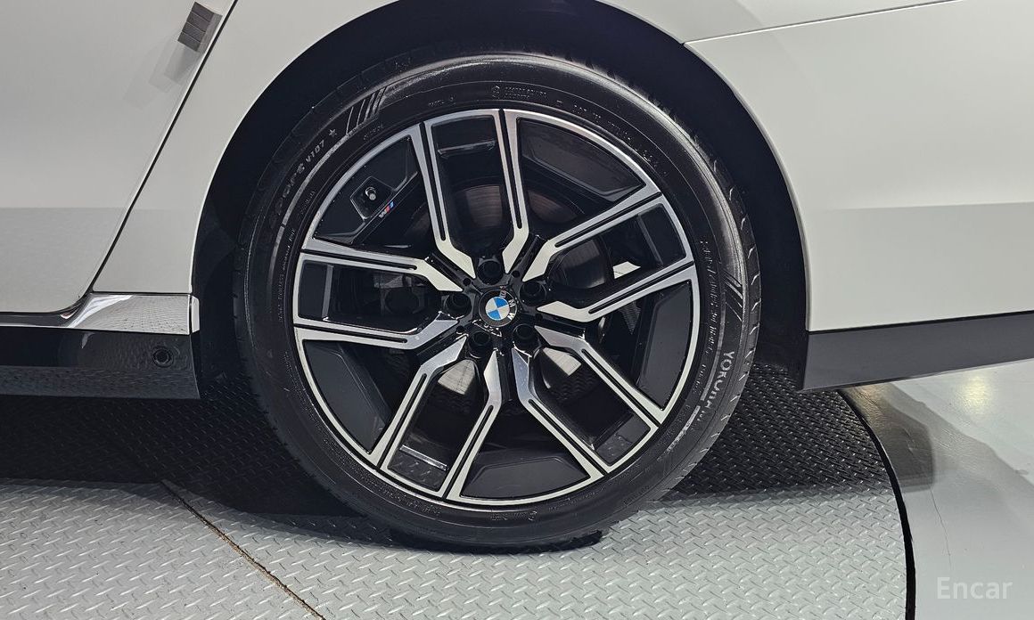 2025 BMW 7 серии VII (G70) 740i xDrive M Sport с пробегом 20 255 км